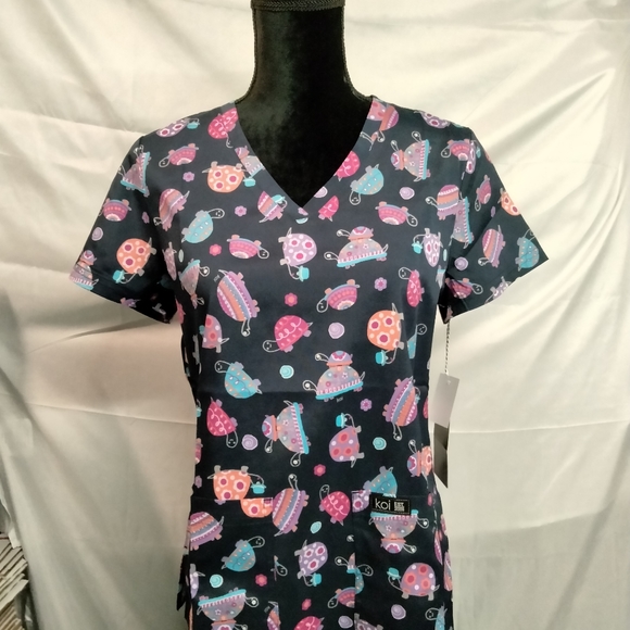 KOI BASICS LESLIE SCRUB TOP - Picture 2 of 9